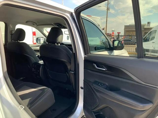 2023 Jeep Grand Cherokee Laredo 4x2
