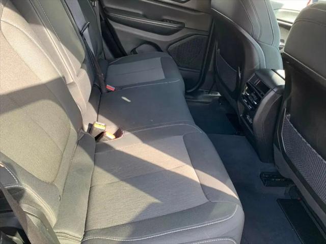 2023 Jeep Grand Cherokee Laredo 4x2