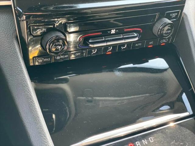 2023 Jeep Grand Cherokee Laredo 4x2