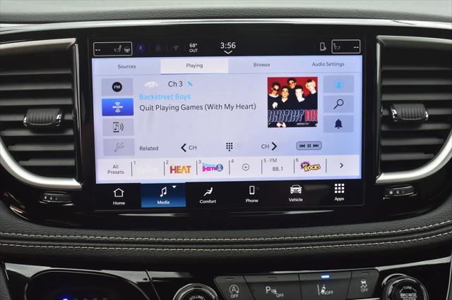 2026 Chrysler Pacifica Select