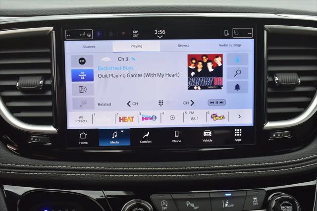 2026 Chrysler Pacifica Select