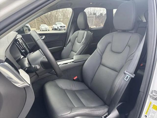 2025 Volvo XC60 B5 Plus