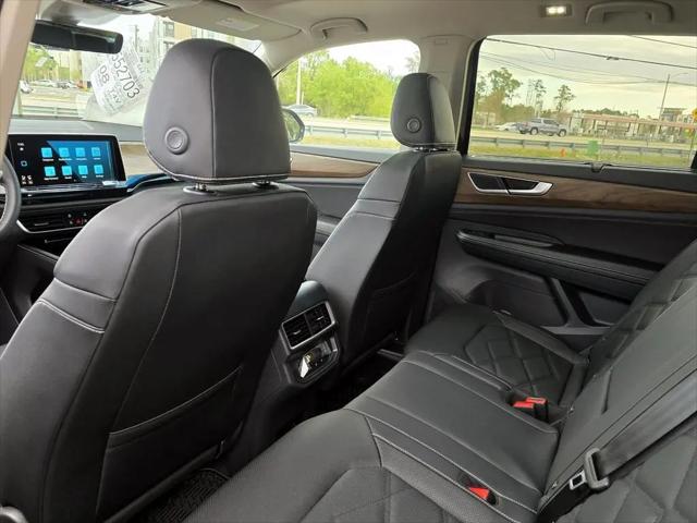 2026 Volkswagen Atlas SE with Technology