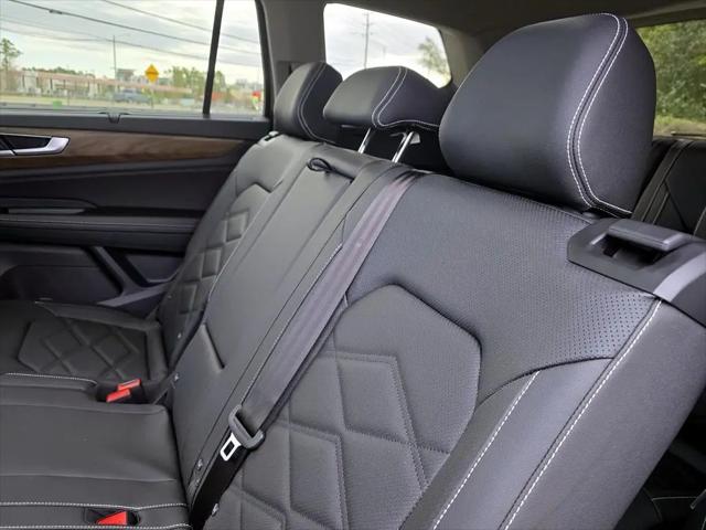 2026 Volkswagen Atlas SE with Technology