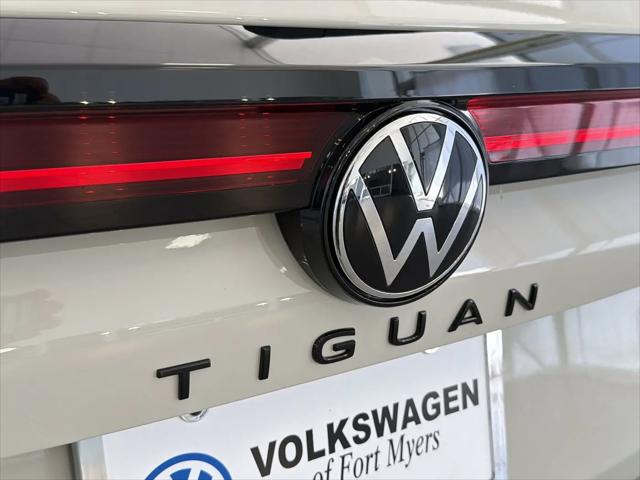 2026 Volkswagen Tiguan SE R-Line Black