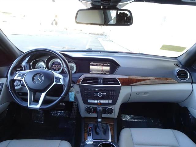 2013 Mercedes-Benz C-CLASS C 300 Luxury 4MATIC
