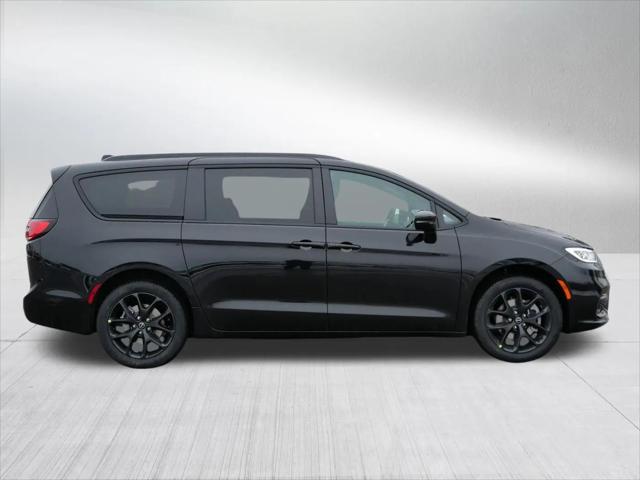 2026 Chrysler Pacifica Select AWD