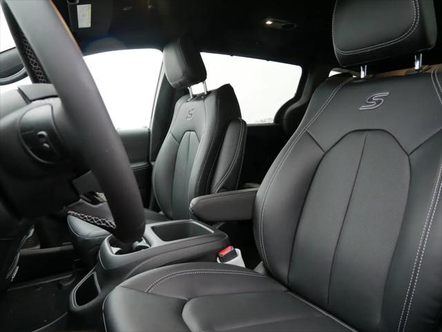 2026 Chrysler Pacifica Select AWD