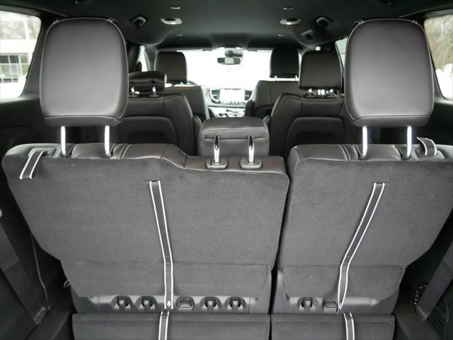 2026 Chrysler Pacifica Select AWD