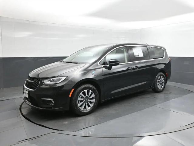 2023 Chrysler Pacifica Hybrid Touring L for sale in Beaumont, TX