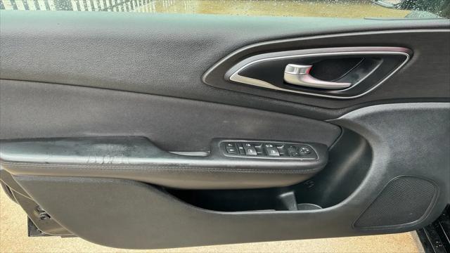 2017 Chrysler 200 Touring