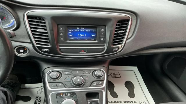 2017 Chrysler 200 Touring