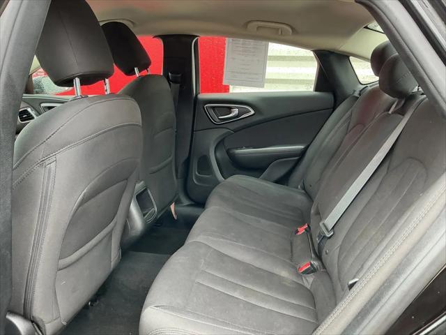 2017 Chrysler 200 Touring