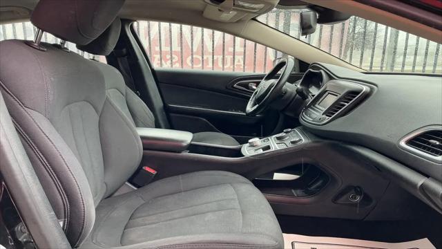 2017 Chrysler 200 Touring