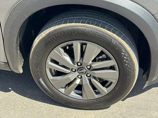 2025 Nissan Pathfinder SV 4WD