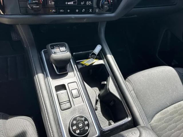 2025 Nissan Pathfinder SV 4WD