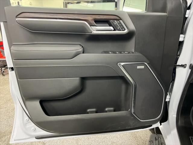 2026 GMC Sierra 1500 Crew Cab, Standard Bed, SLT, 4WD