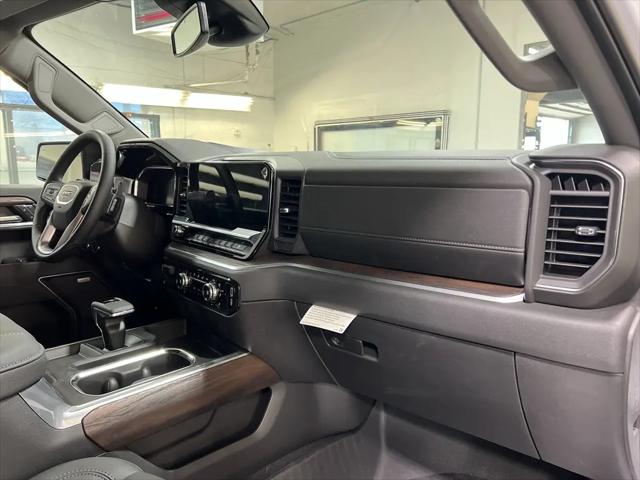 2026 GMC Sierra 1500 Crew Cab, Standard Bed, SLT, 4WD