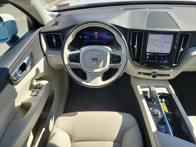 2023 Volvo XC60 B5 Plus Bright Theme