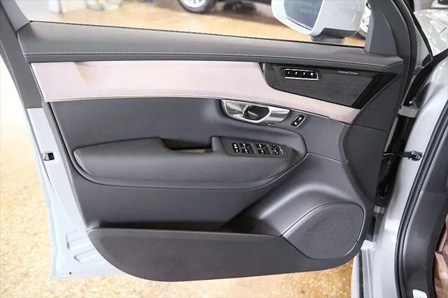 2026 Volvo XC90 Plug-In Hybrid Plus, T8 AWD, Electric/Gasoline, Bright, 6 Seats