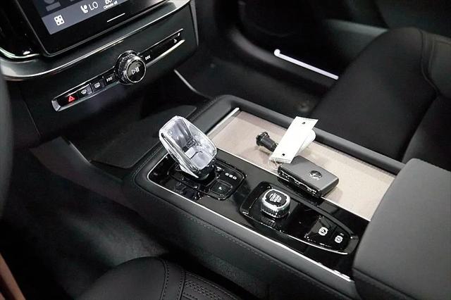 2026 Volvo XC90 Plug-In Hybrid Plus, T8 AWD, Electric/Gasoline, Bright, 6 Seats