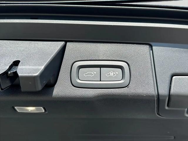 2026 Volvo XC60 Plug-In Hybrid Ultra, T8 AWD Electric/Gasoline, Dark