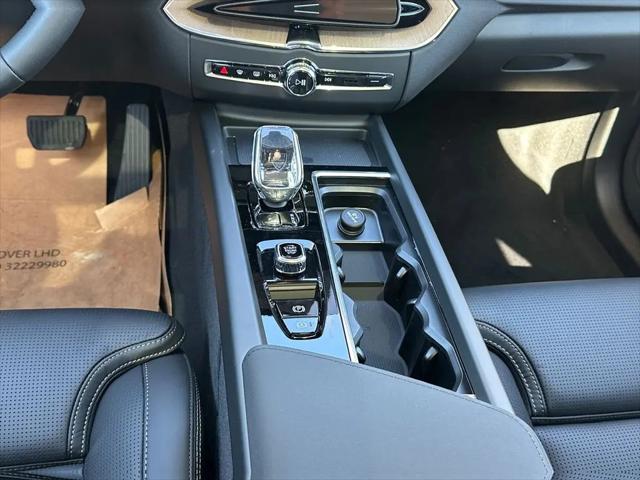 2026 Volvo XC60 Plug-In Hybrid Ultra, T8 AWD Electric/Gasoline, Dark