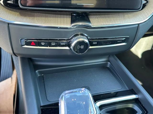 2026 Volvo XC60 Plug-In Hybrid Ultra, T8 AWD Electric/Gasoline, Dark