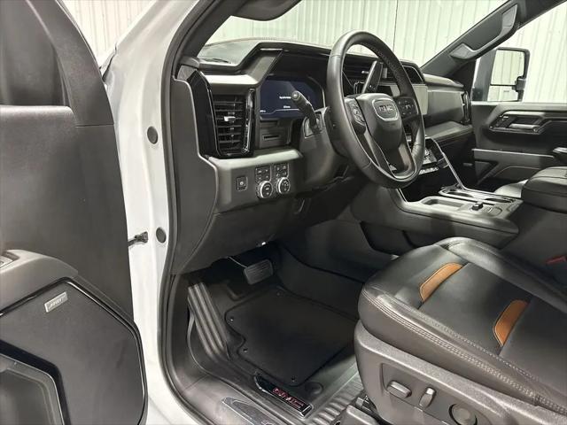 2025 GMC Sierra 2500HD 4WD Crew Cab Standard Bed AT4