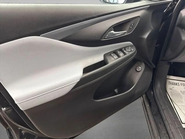 2025 Buick NV Preferred FWD