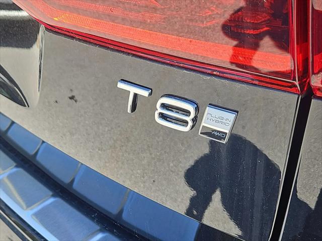2026 Volvo XC60 Plug-In Hybrid Ultra, T8 AWD Electric/Gasoline, Dark
