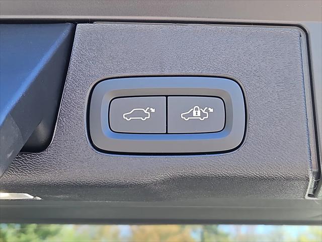 2026 Volvo XC60 Plug-In Hybrid Ultra, T8 AWD Electric/Gasoline, Dark