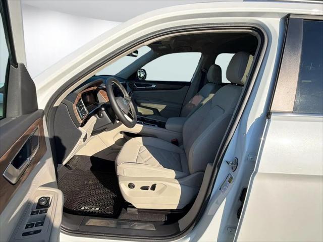 2026 Volkswagen Atlas SE with Technology