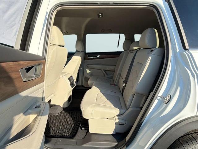 2026 Volkswagen Atlas SE with Technology