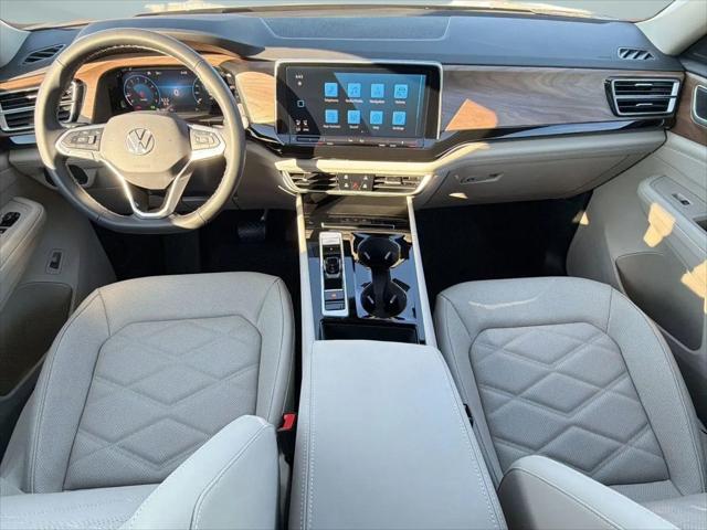 2026 Volkswagen Atlas SE with Technology