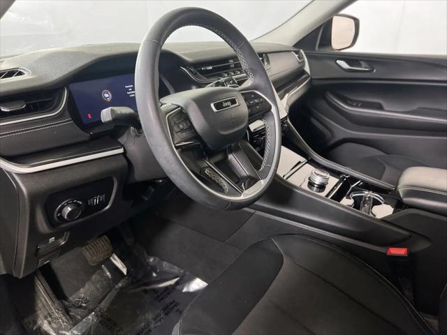 2023 Jeep Grand Cherokee L Laredo 4x4