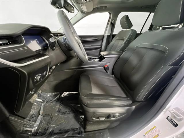 2023 Jeep Grand Cherokee L Laredo 4x4