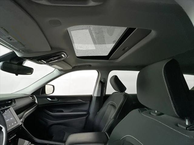 2023 Jeep Grand Cherokee L Laredo 4x4