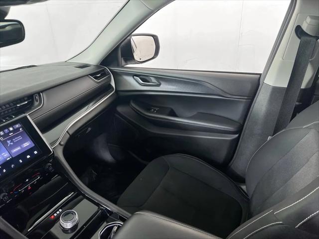 2023 Jeep Grand Cherokee L Laredo 4x4