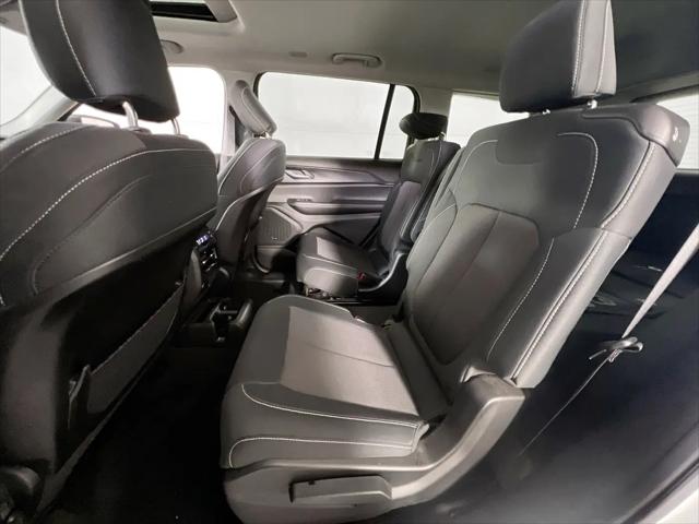 2023 Jeep Grand Cherokee L Laredo 4x4