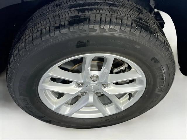 2023 Jeep Grand Cherokee L Laredo 4x4