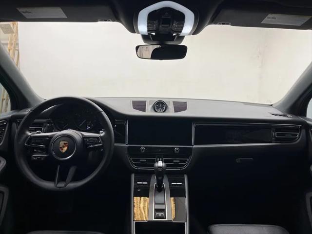 2025 Porsche Macan T