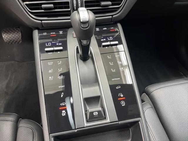 2025 Porsche Macan T