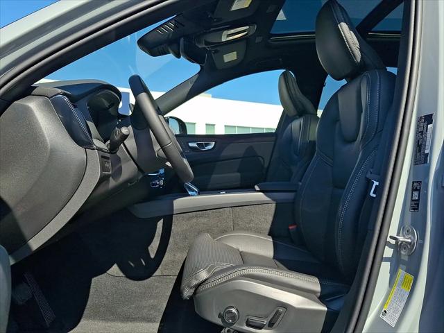 2026 Volvo XC60 Plug-In Hybrid Black Edition Ultra, T8 AWD Electric/Gasoline, Dark