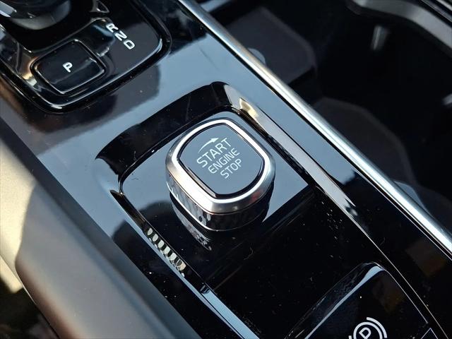 2026 Volvo XC60 Plug-In Hybrid Black Edition Ultra, T8 AWD Electric/Gasoline, Dark