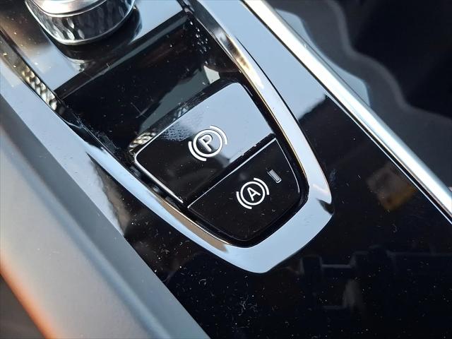 2026 Volvo XC60 Plug-In Hybrid Black Edition Ultra, T8 AWD Electric/Gasoline, Dark