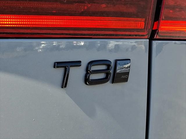 2026 Volvo XC60 Plug-In Hybrid Black Edition Ultra, T8 AWD Electric/Gasoline, Dark