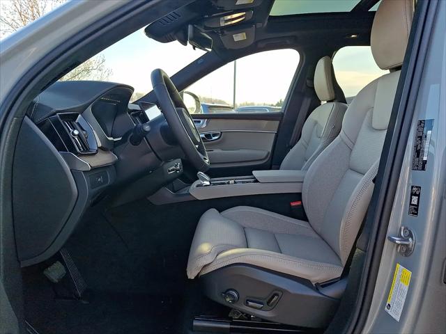 2026 Volvo XC90 Ultra Dark Theme, B6 AWD Gas (mild hybrid), Gasoline, 6 Seats