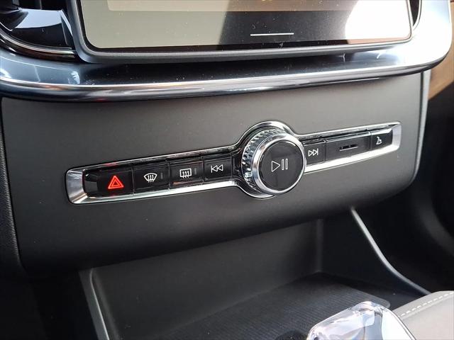 2026 Volvo XC90 Ultra Dark Theme, B6 AWD Gas (mild hybrid), Gasoline, 6 Seats
