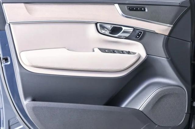 2025 Volvo XC90 B5 Core